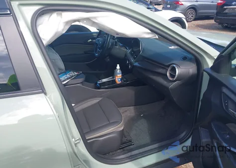 2024 Chevrolet Trax Fwd Activ z USA, uszkodzony, nr VIN KL77LKE20RC177409